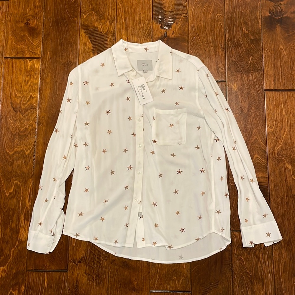 RAILS WHITE BUTTON DOWN AHIRT WITH ANIMAL PRINT STARS SIZE MEDIUM. NWT